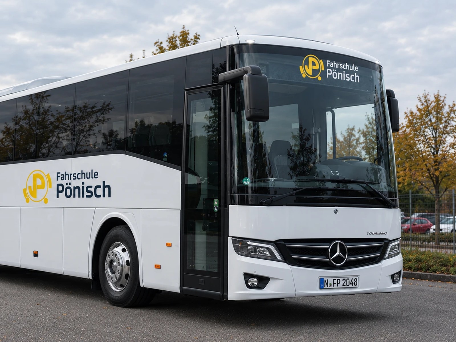 Fahrschul-Reisebus der Fahrschule Pönisch